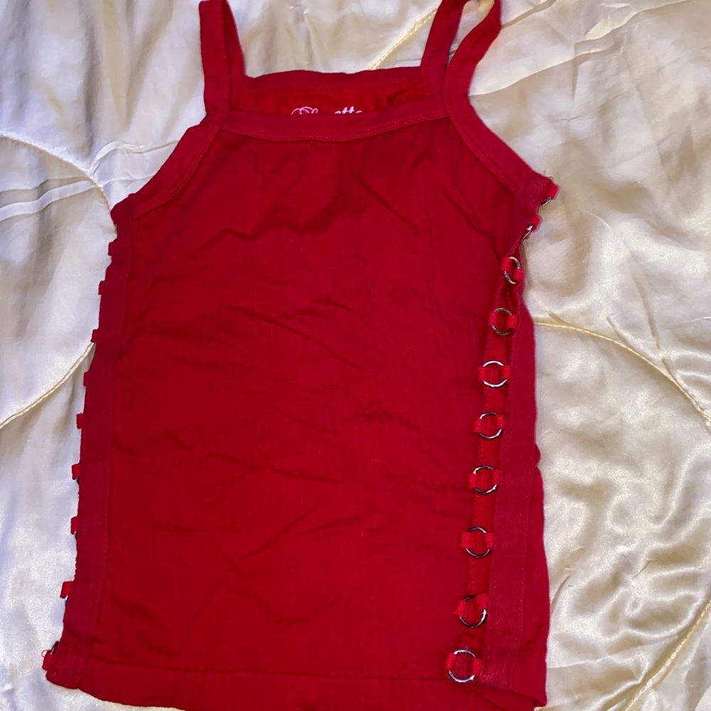 Suzette red top with silver rings